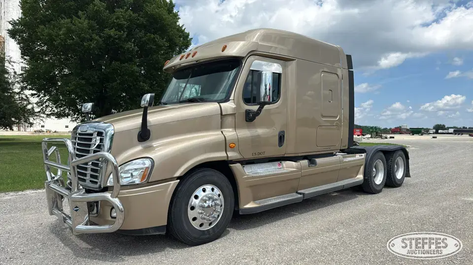 2015 Freightliner Cascadia 125 Conventional Truck with Sleeper