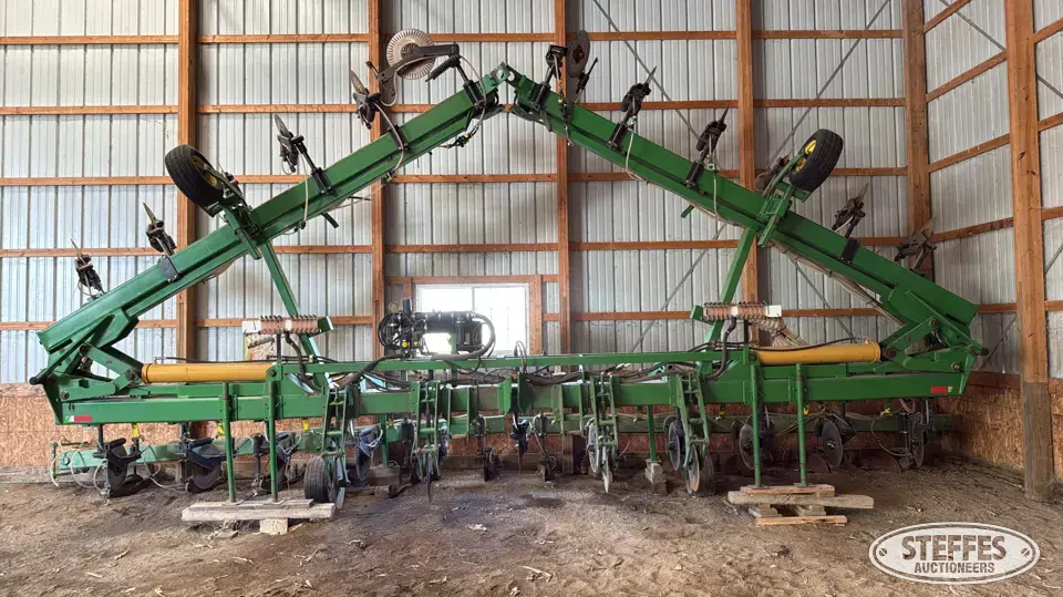 Strip till fertilizer bar Strip Tillage
