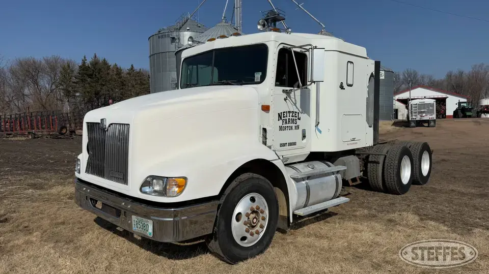 1997 International 9200 Conventional Truck with Sleeper