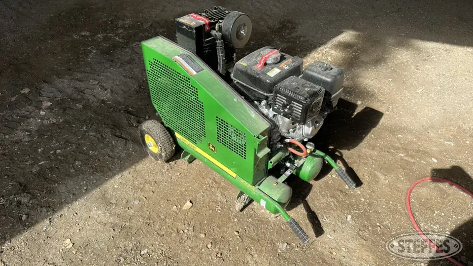 John Deere AC2-8GH Air Tools and Compressor
