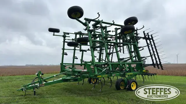 John Deere 2210