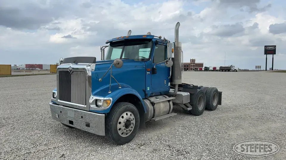 2007 International 9900i Conventional Truck without Sleeper