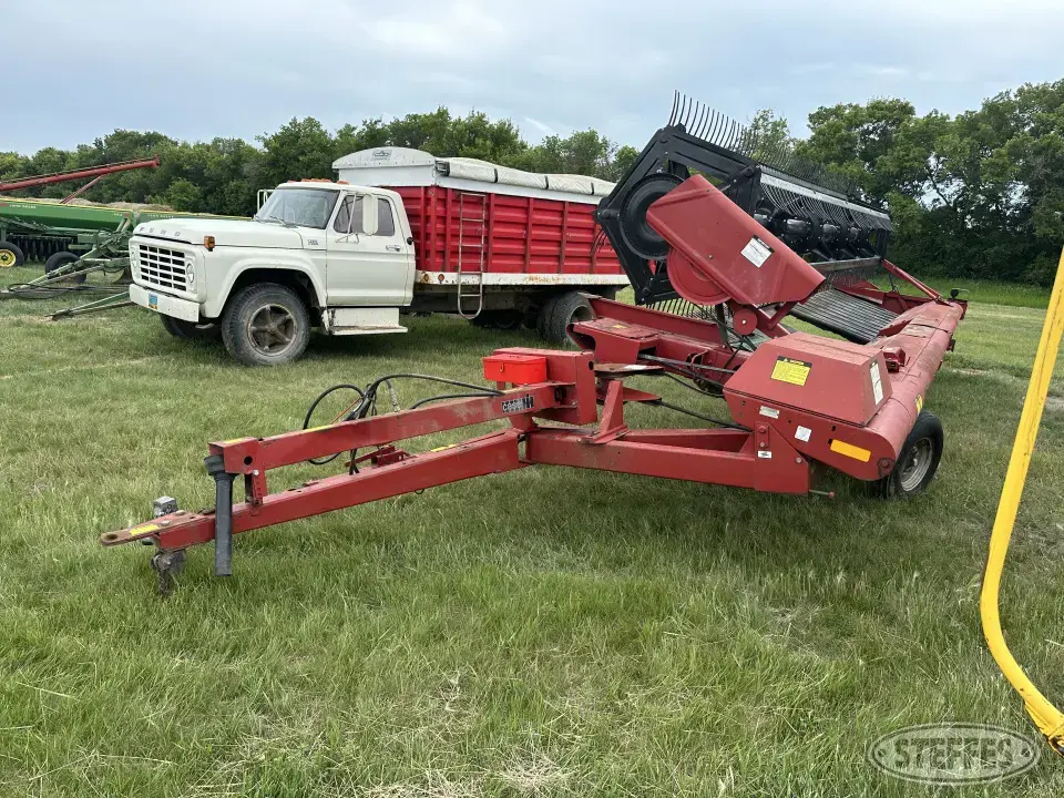 Case IH 725 Pull-Type Swather