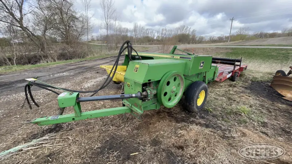 John Deere 338 W/ Farmhand Bale Accumulator Square Baler