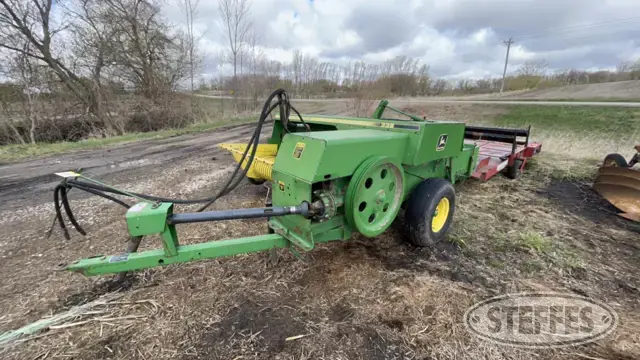 John Deere 338 W/ Farmhand Bale Accumulator