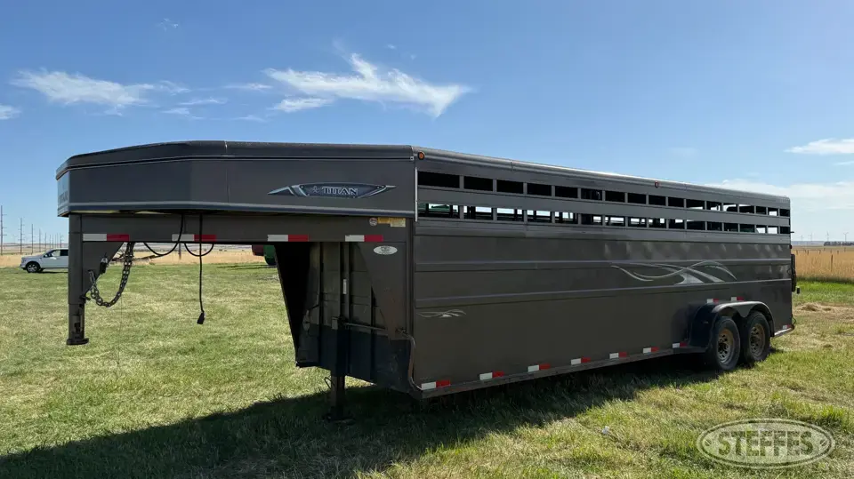 2013 Titan DR5742 Gooseneck Livestock Trailer