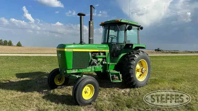 1975 John Deere 4430