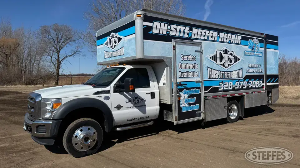 2014 Ford F-550 XLT Single Axle Boxed Truck