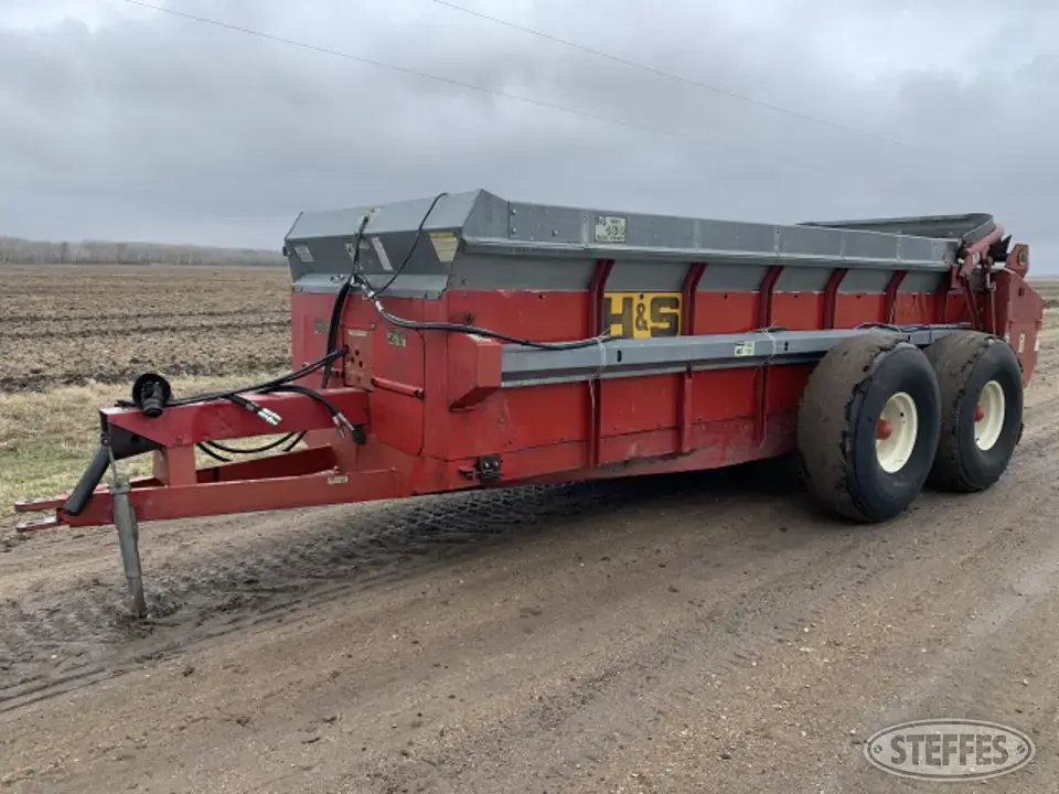 H&S 430 Pull-Type Dry Spreader