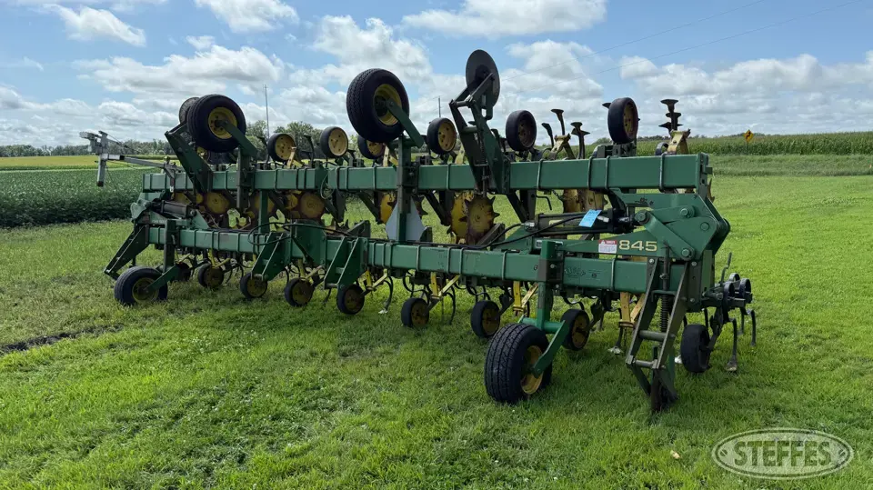 John Deere 845 Row Crop Cultivator