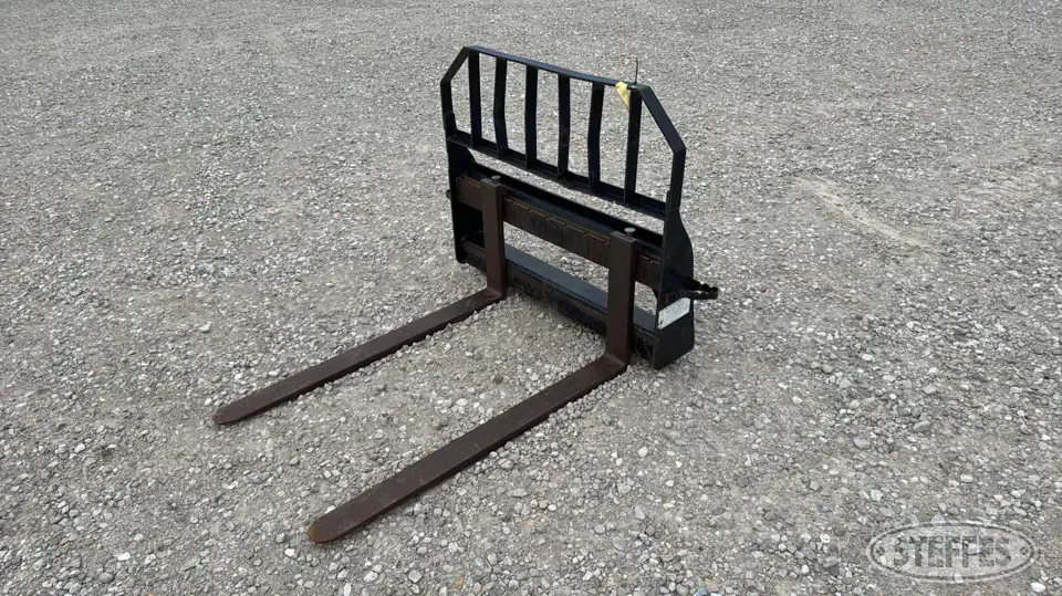 John Deere Worksite Pro 48” forks Skid Steer Bucket
