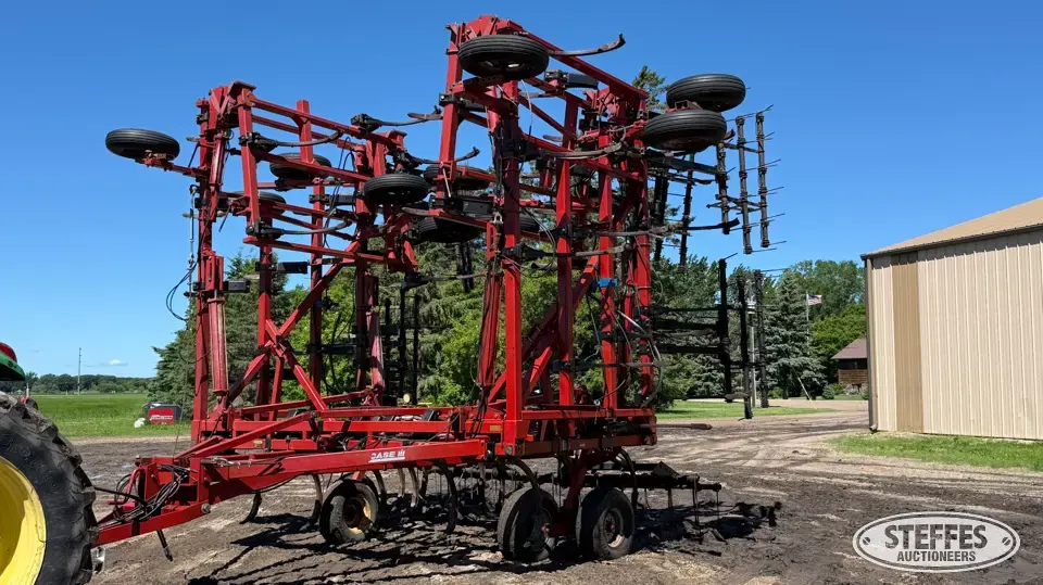 Case IH 5800 Chisel Plow