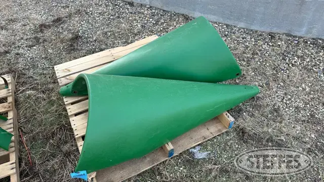 (2) John Deere 893 corn head snouts