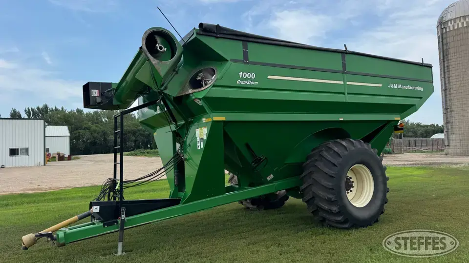 J&M GrainStorm 1000 Grain Cart