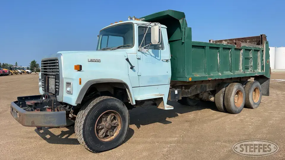 1989 Ford L9000 Dump Truck