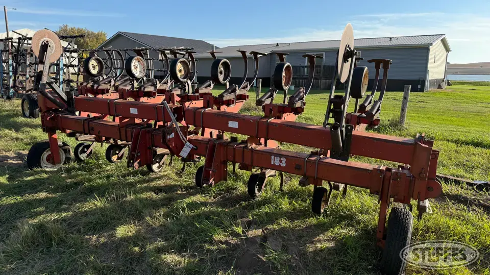 International 183 Row Crop Cultivator