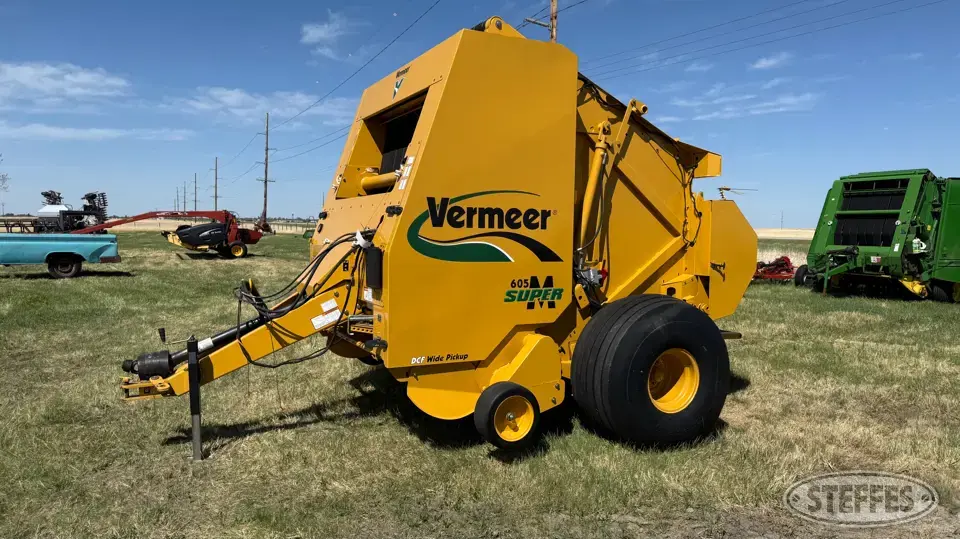 2014 Vermeer 605 Super M Round Baler