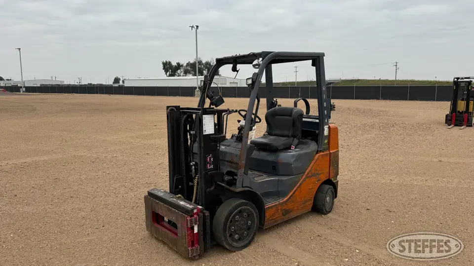 Toyota 8FGCU25 Warehouse Forklift