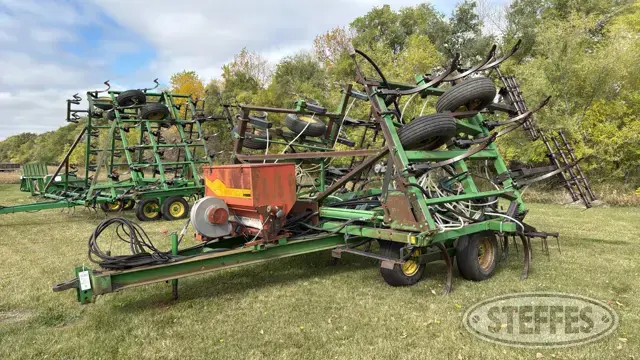John Deere 610