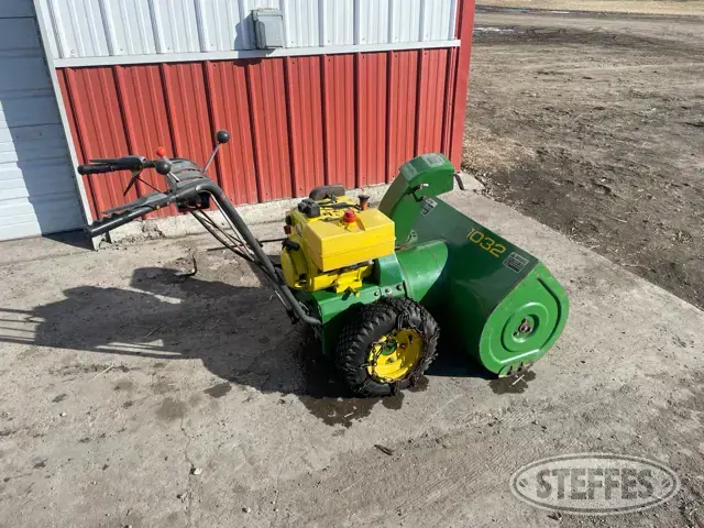 John Deere 1032