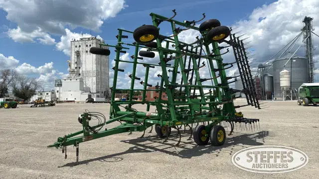 2014 John Deere 2210