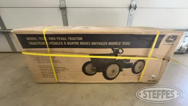 John Deere 7020