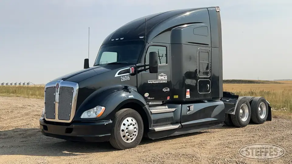 2020 Kenworth T680 Conventional Truck with Sleeper