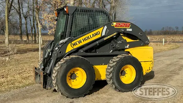 2015 New Holland L228