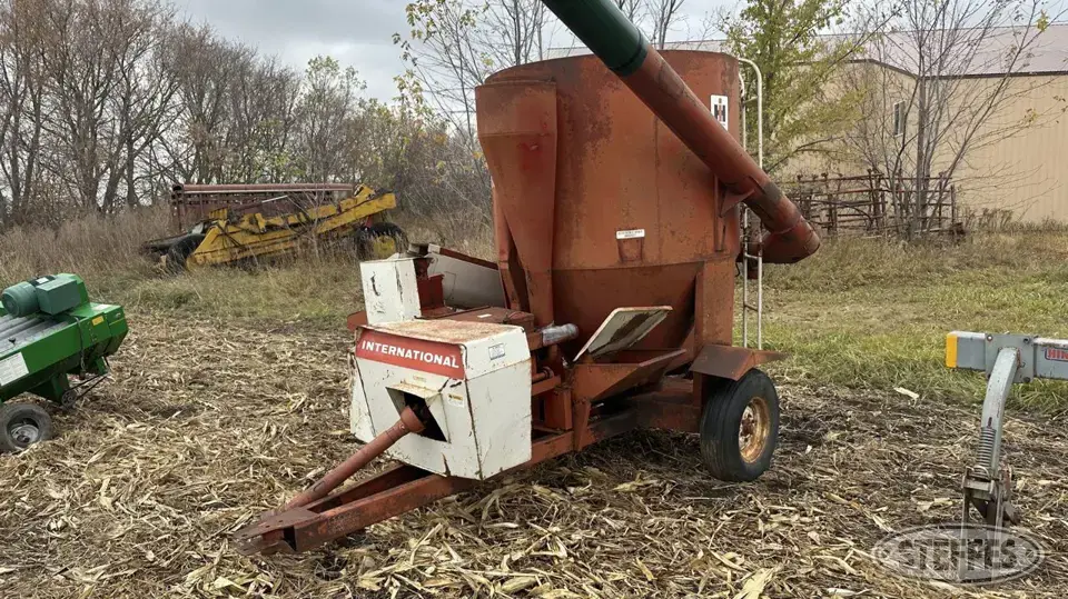 International 1150 Forage Processing