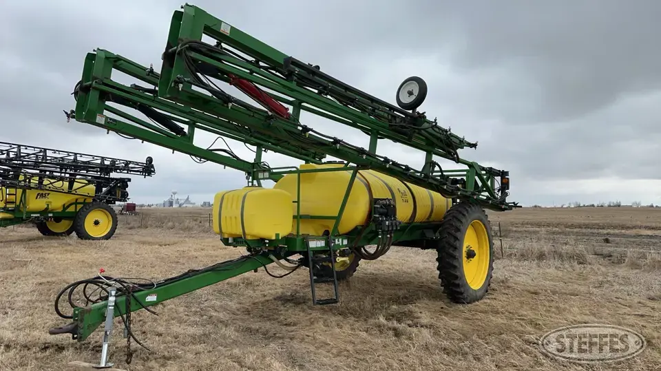 Fast 7400 Pull-Type Sprayer