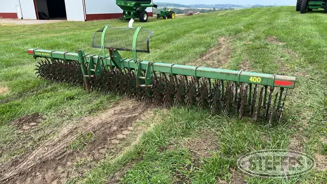 John Deere 400