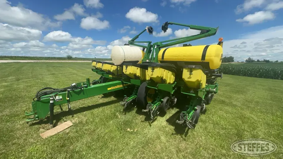 2010 John Deere 1760 12 or More Row Planter