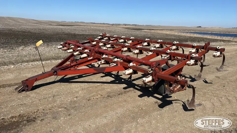 International field cultivator