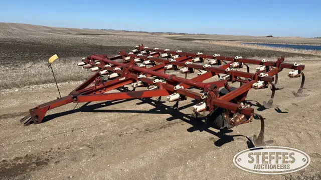International field cultivator