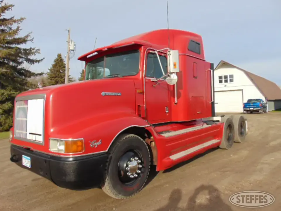 1995 International 9200 Eagle Conventional Truck with Sleeper
