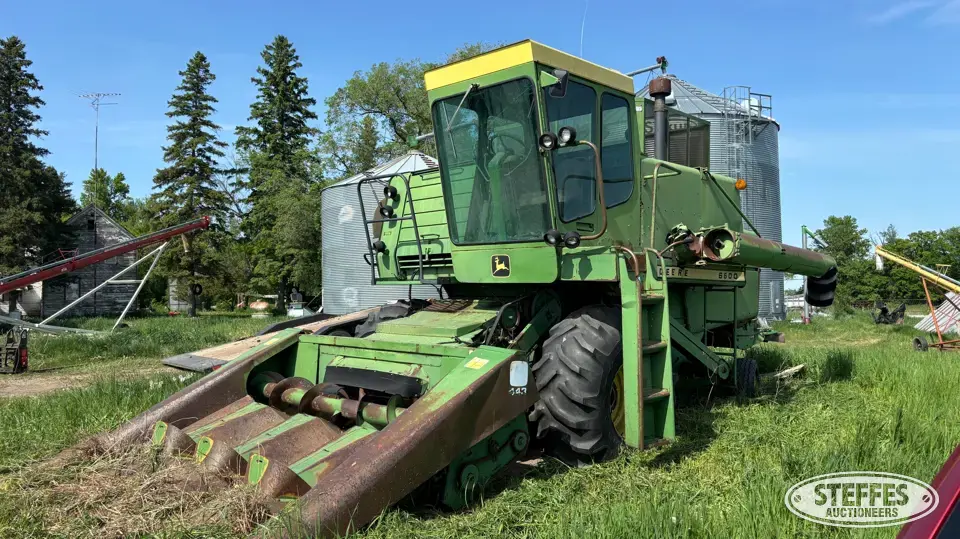 John Deere 6600 Combine