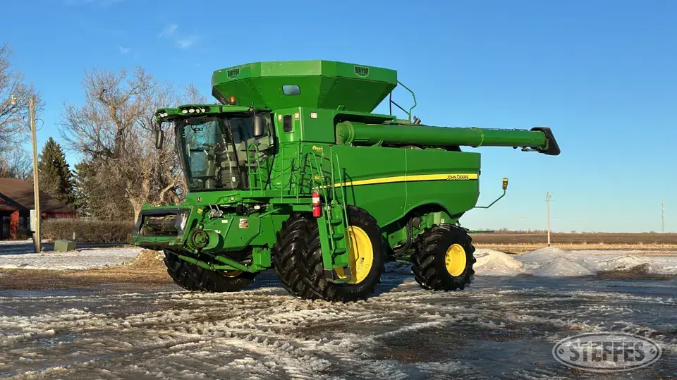 2013 John Deere S680 Combine