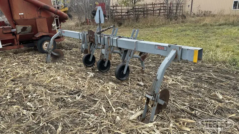 Hiniker 1000 Row Crop Cultivator