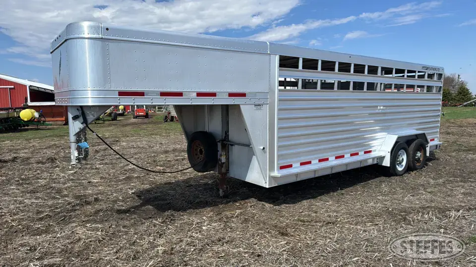 2014 Featherlite 8127 Gooseneck Livestock Trailer
