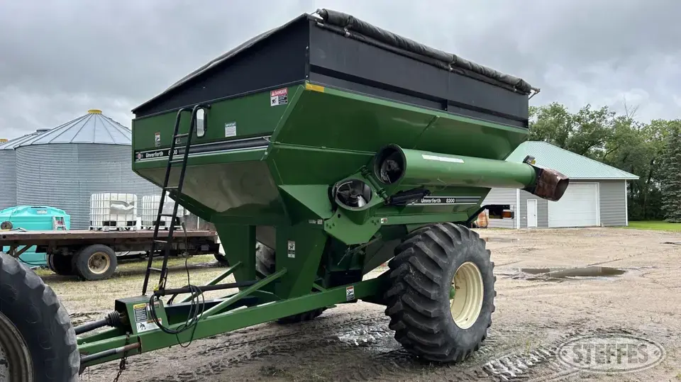 Unverferth 8200 Grain Cart