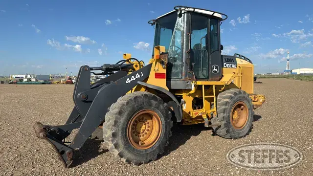 2004 Deere 444J