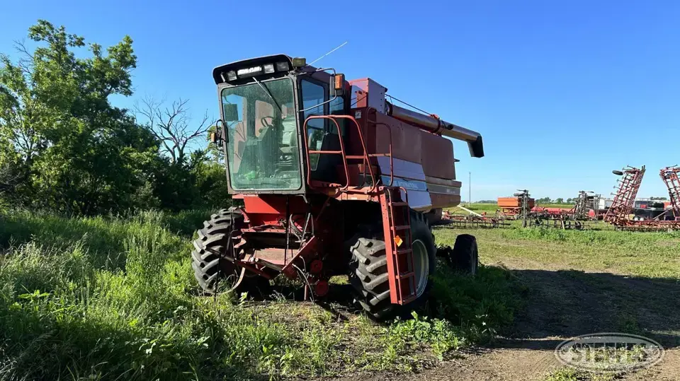 Case IH 1680 Combine