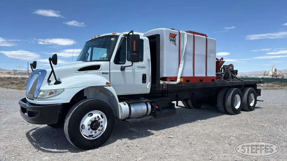 2014 International DuraStar 4400 Flatbed Truck