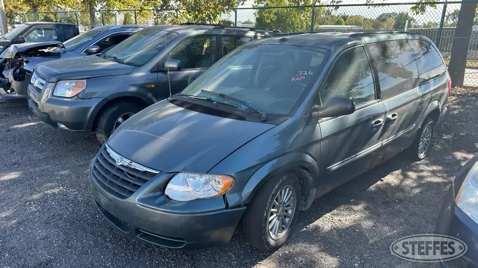 2005 Chrysler Town & Country Van