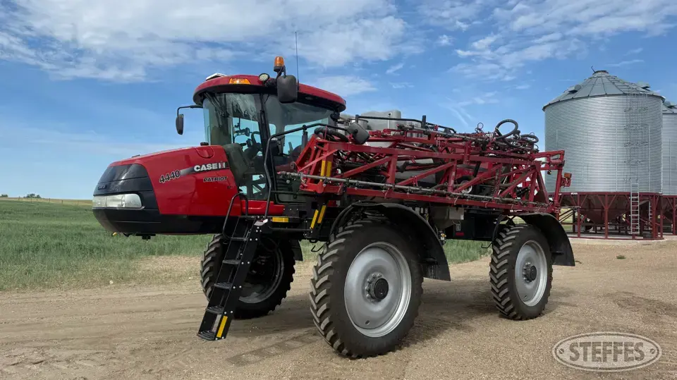 2016 Case IH Patriot 4440 Self-Propelled Sprayer