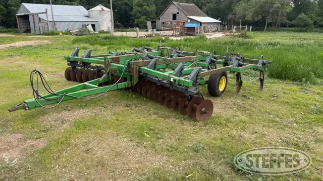 John Deere 714