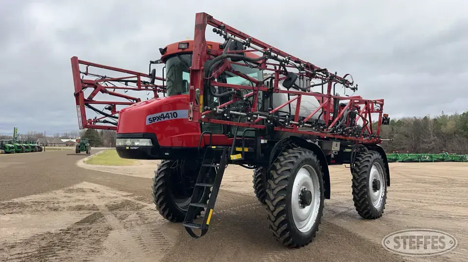 2006 Case IH SPX4410 Self-Propelled Sprayer