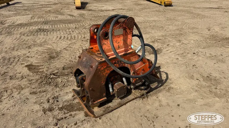 NPK L4036 excavator plate compactor Excavator Attachment