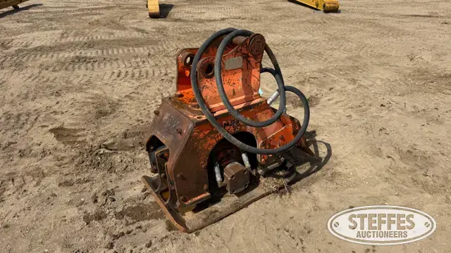 NPK L4036 excavator plate compactor