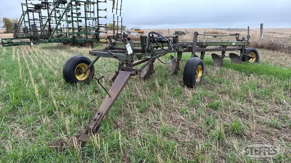 John Deere 3100 Plow